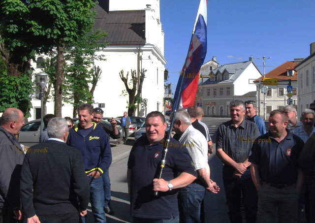 Gospićki branitelji nakratko su danas blokirali promet/© Marko Čuljat Lika press                                                                                                                                                                          