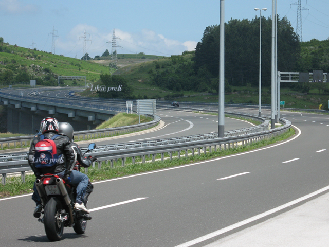 Vožnja Ličankom je užitak za svakoga pa i bajkere/© Arhiva Lika pressa Gospić                                                                                                                                                                             