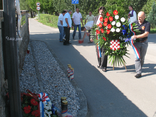 Polaganje vijenca komunističkim žrtvama u Gospiću/© Lika press                                                                                                                                                                                            