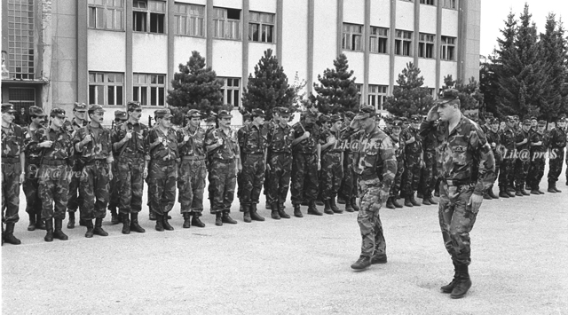 Prvu smotru 1992. izvršio je tada pukovnik Mirko Norac/©Arhiva Lika pressa Gospić                                                                                                                                                                         