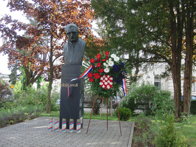 Dolićeva bista Tuđmana u Gospiću/©  Marko Čuljat Lika press                                                                                                                                                                                               