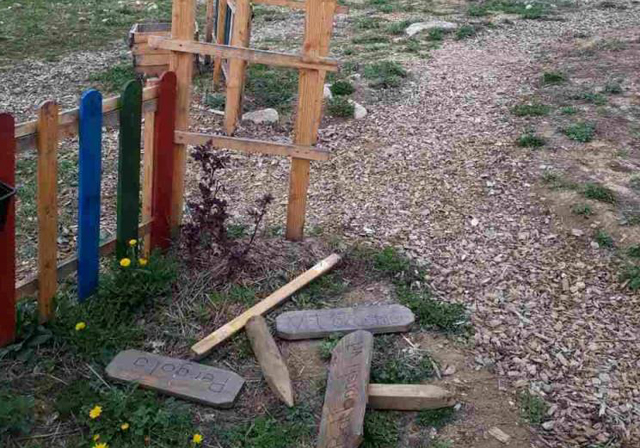 Uništeni gospićki urbani vrt/Foto Pčelice                                                                                                                                                                                                                 