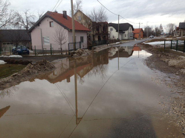 Poplavljena Dubrovačka ulica u Gospiću
                                                                                                                                                                                                                  