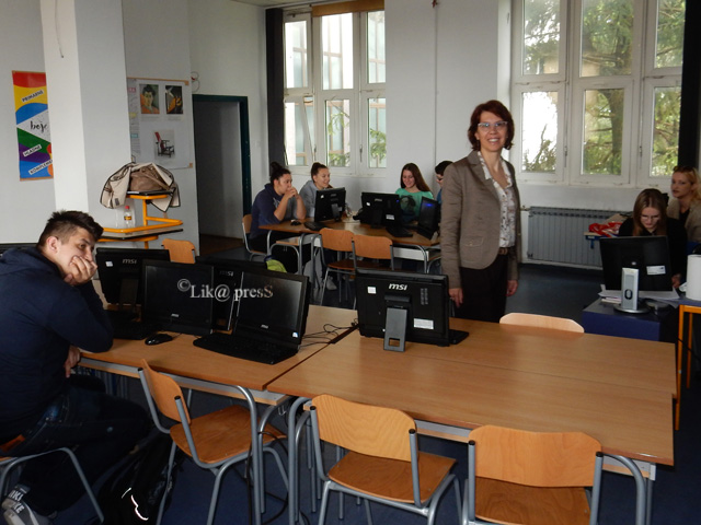 Rad s gospićkim srednjoškolcima/Snimio Marko Čuljat Lika press Gospić                                                                                                                                                                                     