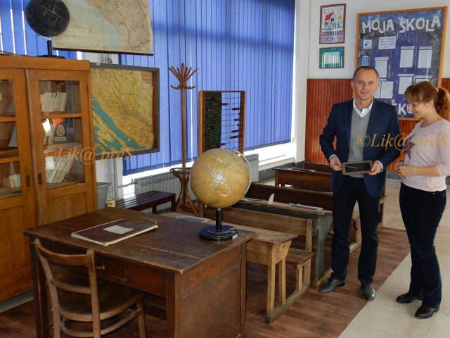 Stari razred u novoj školi/ Marko Čuljat  Lika press                                                                                                                                                                                                      