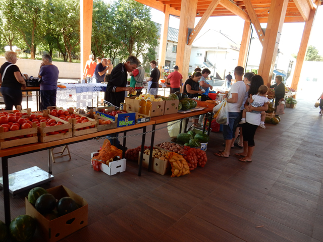 Detalj s gospićke place/Snimio Marko ČULJAT Lika press Gospić                                                                                                                                                                                             