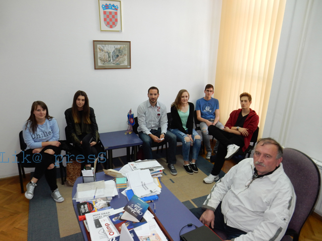 Učenici koji su osvojili boravak u Strazburgu/Foto arhiva Lika pressa                                                                                                                                                                                     