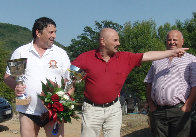 Dr. Glažar i Krlo Starčević, vlasnik pivovare, nakon maratona 2013. godine, a ove godine Starčević je postago gospićki gradonačelnik/Arhiva Lika presa Gospić                                                                                             