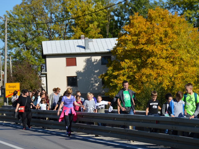 Učenici na Kaniškom mostu                                                                                                                                                                                                                                 