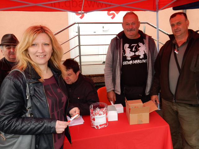 Kandidatkinja SDP-a za gradonačelnicu Gospića na stranačkom štandu