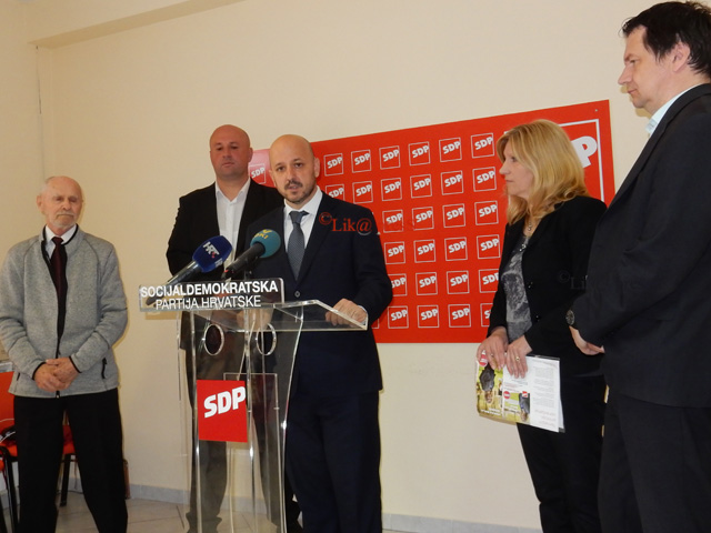 Gordan Maras na konferenciji za novinare u SDP-u Gospić/ Snimio Marko Čuljat Lika press