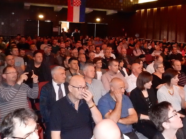 Sudionici večerašnjeg skupa nezavisnih kandidata u Gospiću