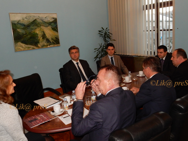 Premijer Plenković na sastanku u Županiji/SNimio Marko ČULJT