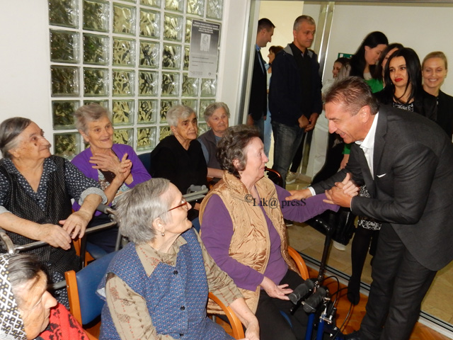 Susret Milinovića s dr. Verom Johman u gospićkom domu/Snimio Marko Čuljat LIka press
