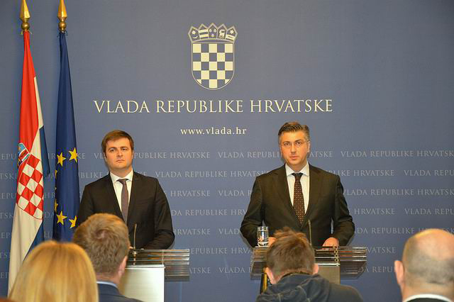 Ministar Ćorić i predsjednik Vlade Plenković s novinarima danas/Foto Vlada RH