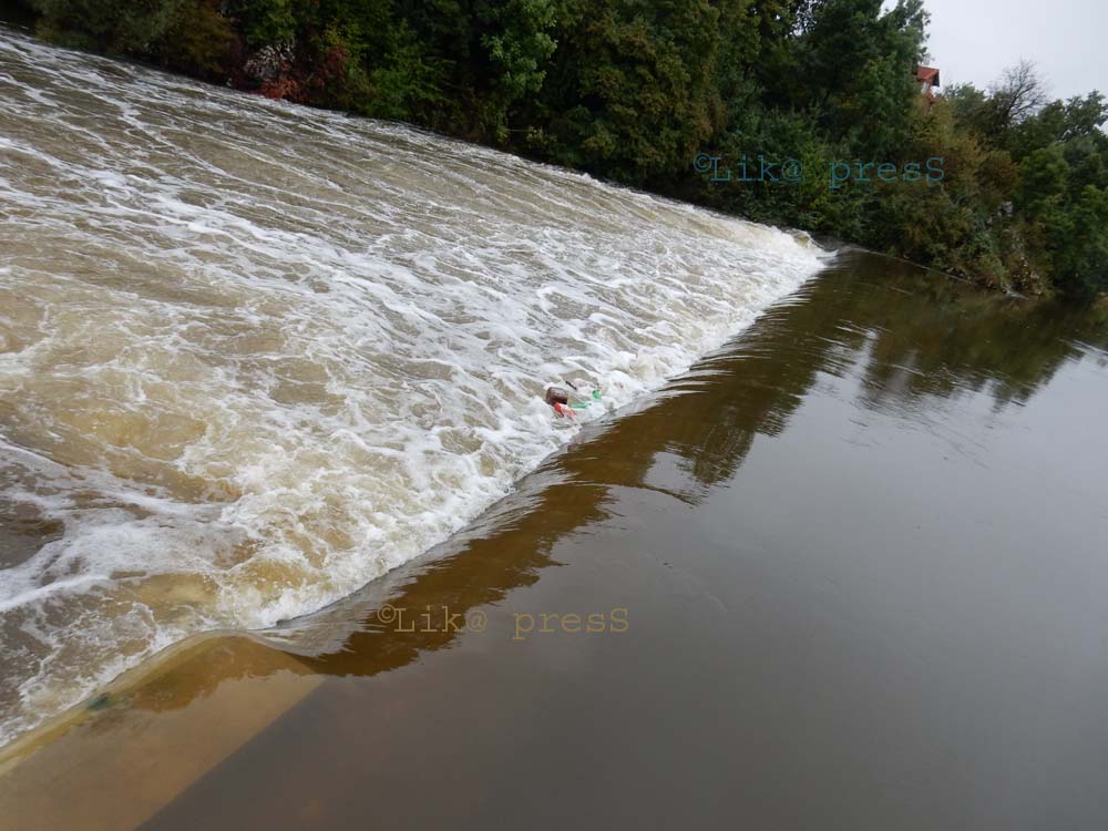 Novčica je danas hučala na bentu                                                                                                                                                                                                                          