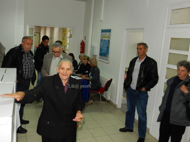 Glasovanje u Domu zdravlja u Gospiću                                                                                                                                                                                                                      