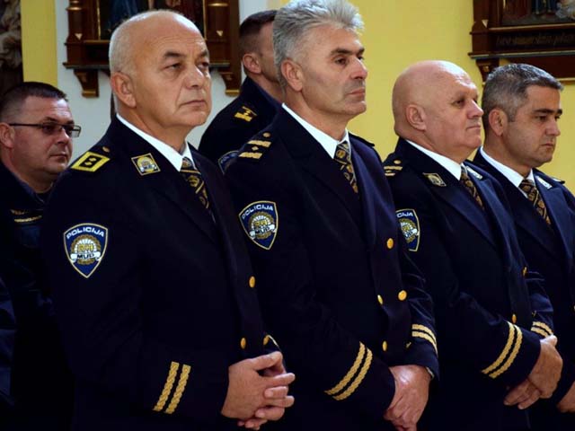 Čelnici policije na svetoj misi u gospićkoj prvostolnici/Foto PULS                                                                                                                                                                                        