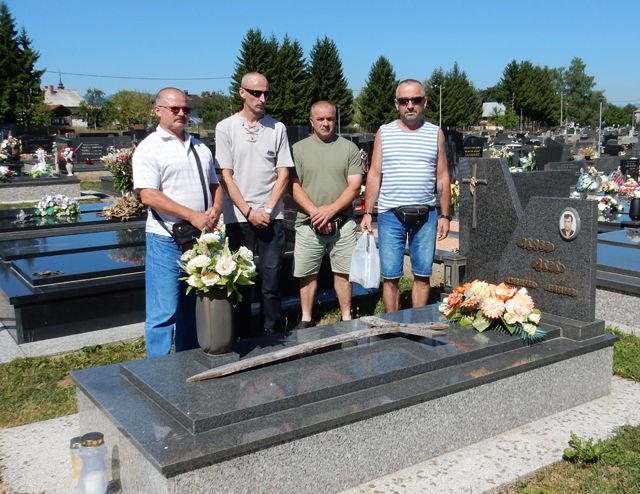 Počast na grobu Janoša Maše u Gospiću                                                                                                                                                                                                                     