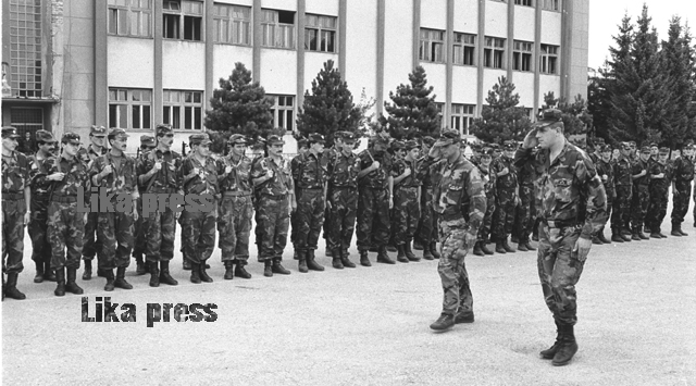 Prva smotra 6. gardijske brigade 1. studenoga 1992. godine - Mirko Norac i Milan Zdunić Harga/Foto arhiva Lika presa Gospić                                                                                                                               