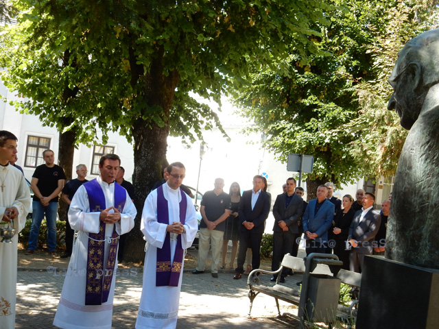 Odavanje pošte prvom predsjedniku Tuđmanu                                                                                                                                                                                                                 