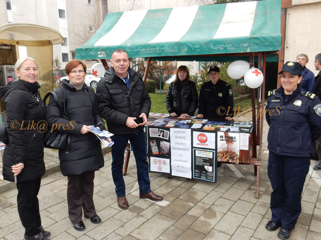 Župan Kolić na gospićkomk štandu                                                                                                                                                                                                                          