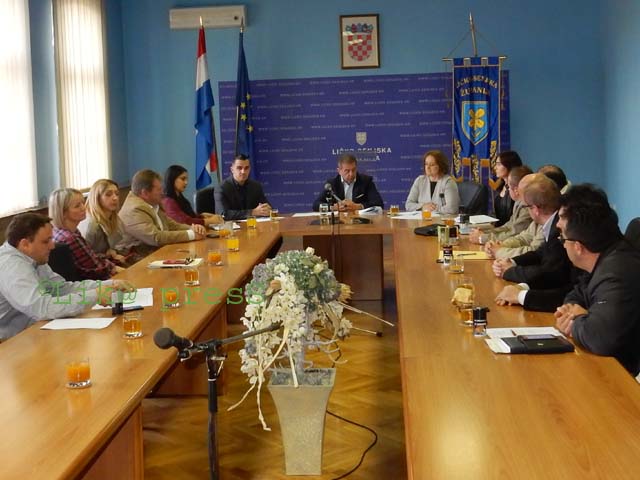 Sudionici potpisivanja sporazuma o internetu/Snimio Marko Čuljat                                                                                                                                                                                          