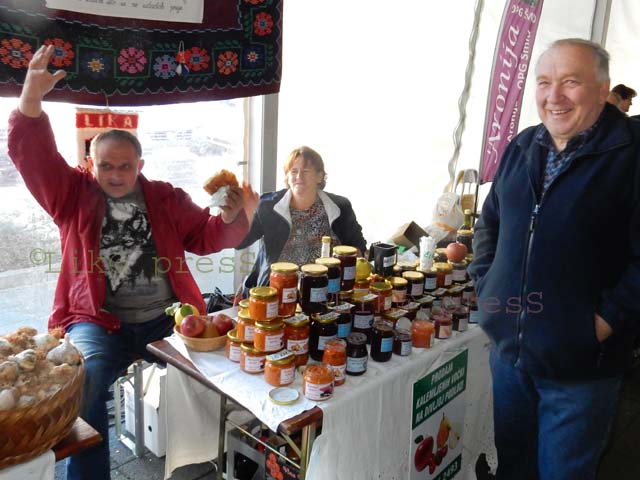 Štand OPG-a Majetić/Snimio Marko Čuljat
                                                                                                                                                                                                                 