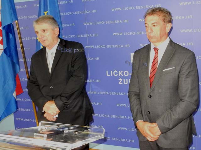 Ivančić i Milinović daju izjavu novinarima/Foto Lika press Gospić                                                                                                                                                                                         