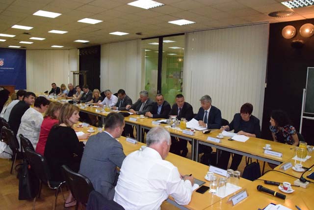 Sastanak u Ministarstvu poljoprivrede o prehrani učenika u Hrvatskoj/Foto MP                                                                                                                                                                              