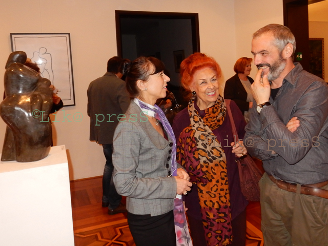 Ravnateljica Muzeja Like Vesna Bunčić, akademkinja Marija Višić Guina iz Zadra i kipar i slikar Petar Hranuelli/Snimio Marko Čuljat Lika press Gospić                                                                                                     