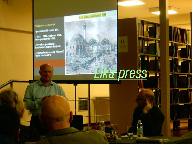 S Alipašine džamije pucale su muslimanke/Snimio Marko ČULJAT                                                                                                                                                                                              