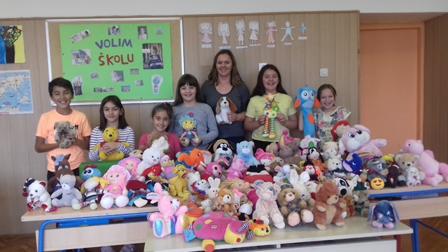 U lovinačkoj školi bilo je igračaka kao u robnoim centru                                                                                                                                                                                                  