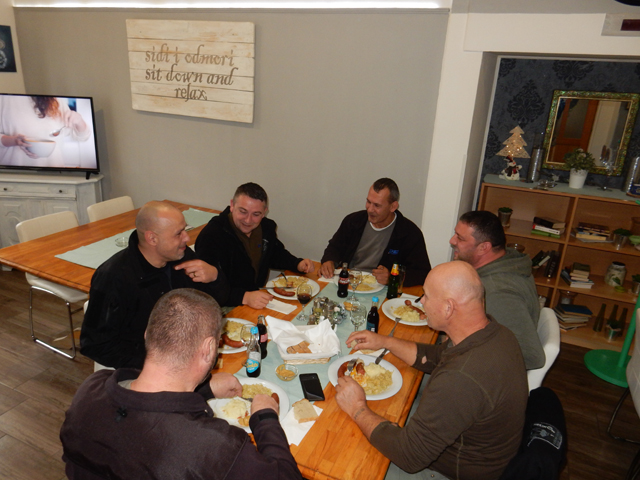 Pirotehničari na ručku u Hostelu Sveti Rok                                                                                                                                                                                                                