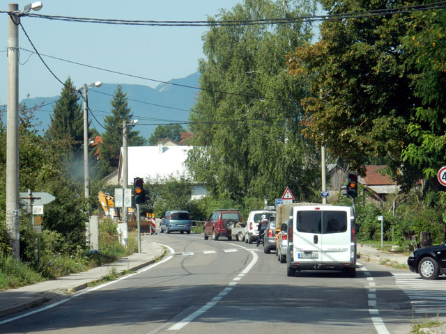 Usporeni promet u Kaniži kod mosta na Bogdanici/Snimio Marko Čuljat Lika press                                                                                                                                                                            