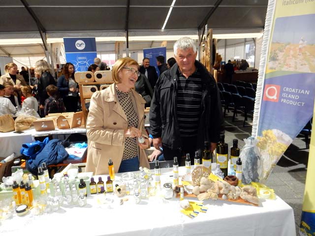 Štand OPG-a Škunca iz Novalje                                                                                                                                                                                                                             