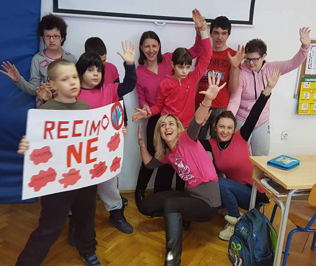 Razdragani gospićki osnovnoškolci/Snimio Josip Durdov                                                                                                                                                                                                     