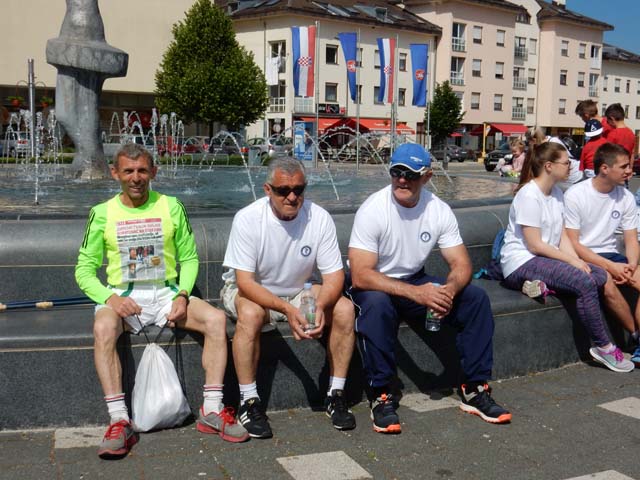 Dio lanjskih hodača prije starta                                                                                                                                                                                                                          