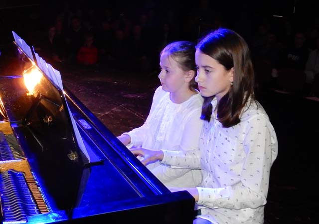 Detalj s početka večerašnjeg koncerta u Gospiću
                                                                                                                                                                                                         