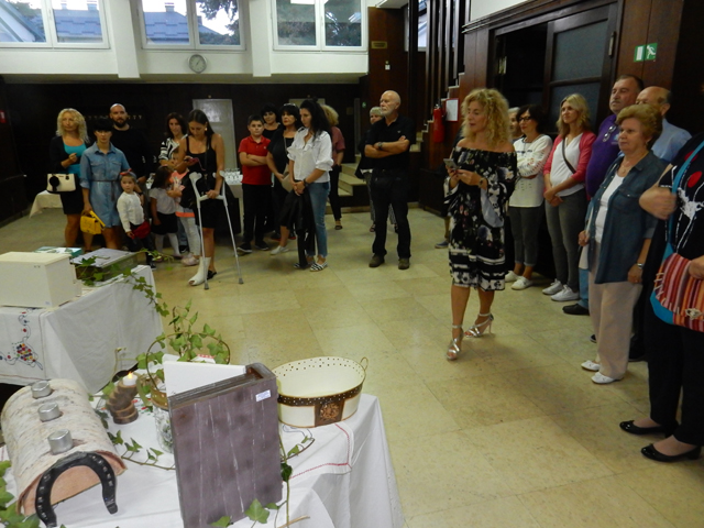 Detalj s večerašnjeg otvaranja izložbe u Gospiću                                                                                                                                                                                                          