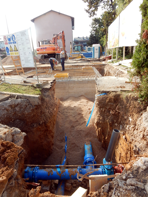 Jčer postavljene premosnice u Kaniškoj ulici i postavljanje armature za šaht/Snimio Marko Čuljat                                                                                                                                                          