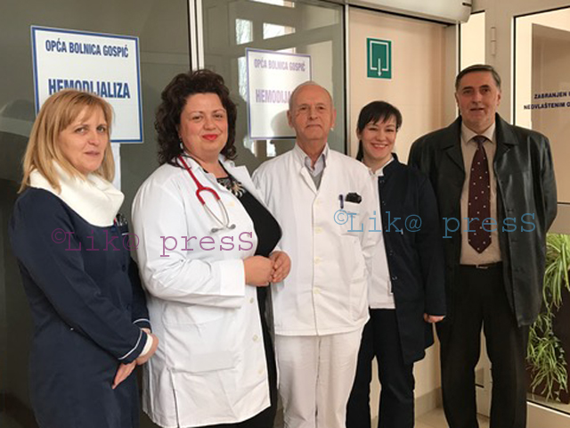 Ravnateljica Čubelić (druga s lijeva) s timom hemodijalize/Foto OB i arhiva Lika pressa Gospić                                                                                                                                                            