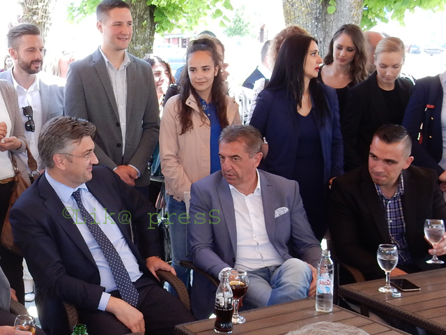 Plenković među Ličanima u Gospiću/Foto arhiva Lika pressa                                                                                                                                                                                                 