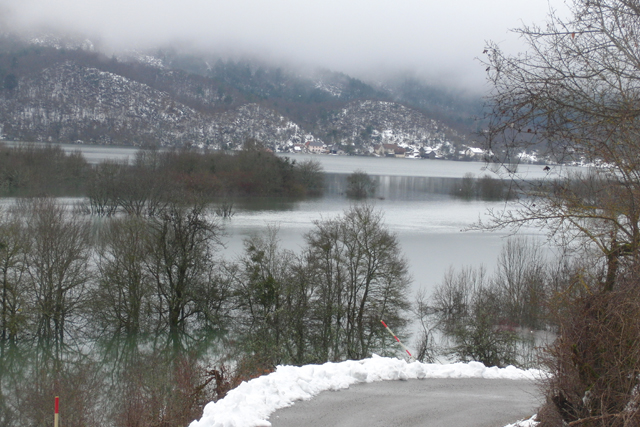 Poplava u Kosinju/Foto arhiva Lika pressa                                                                                                                                                                                                                 