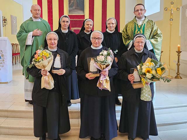 Časne sestre koje napuštaju Gospić nakon zaslužene mirovine                                                                                                                                                                                               