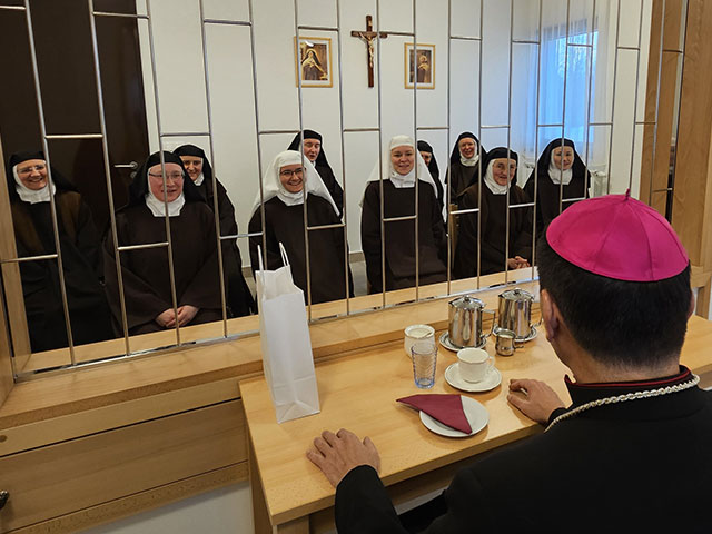 Biskup Medo u posjeti karmelićankama                                                                                                                                                                                                                      