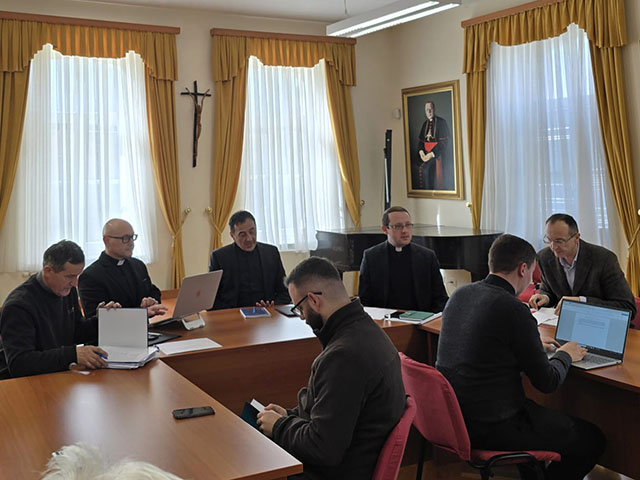 Sudionici sastanka u gospićkom Biskupskom ordinarijatu                                                                                                                                                                                                    