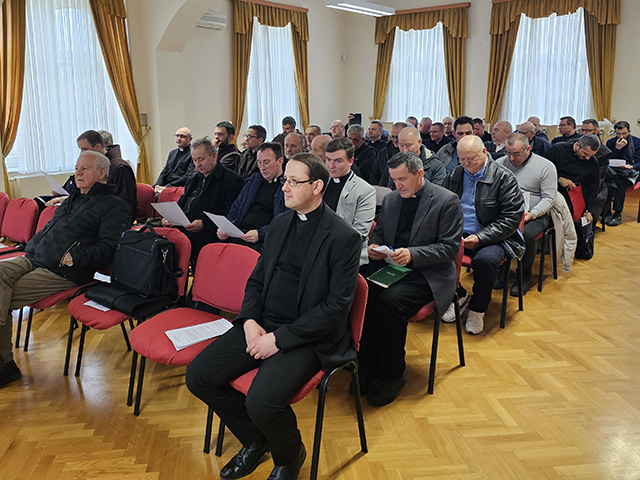 Sudionici svećenićkog susreta u Gospiću                                                                                                                                                                                                                   