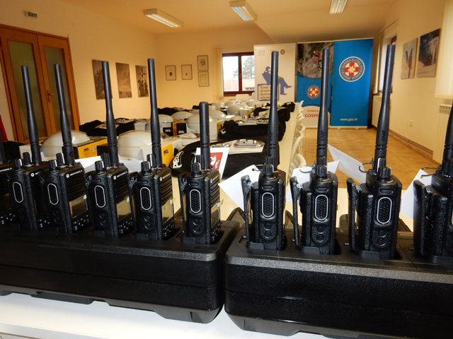 U opremi su bile i popularne motorole bez kojih nema potrage                                                                                                                                                                                              