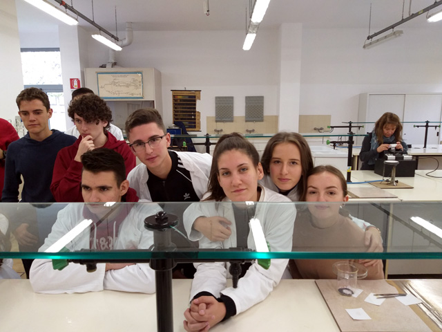 Gospićki gimnazijalci tijekom boravka u Italiji                                                                                                                                                                                                           